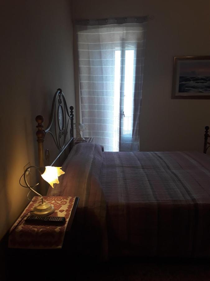 卡斯特尔萨多L'Antico Faro住宿加早餐旅馆 外观 照片